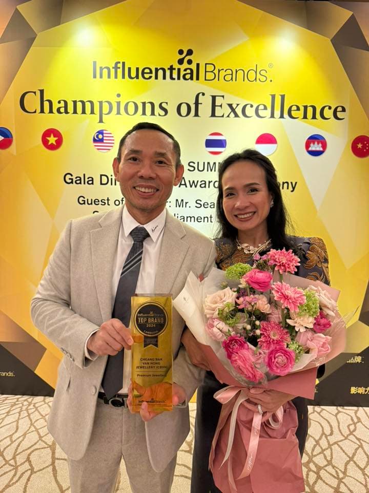 Mr. Vann Hong and Mrs. Imphan Vanndy, founders of CBVH, receiving Top Brand award
